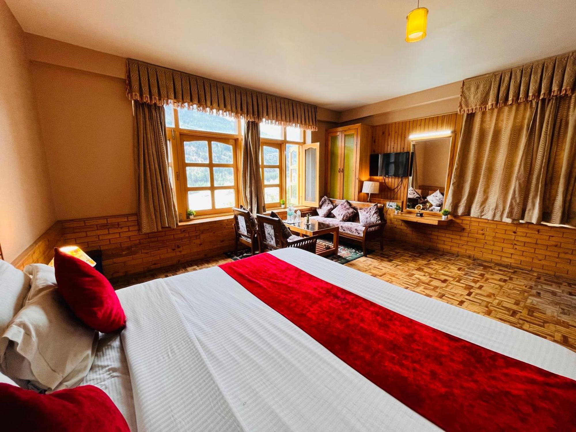 Snow Clad Riverview Hotel & Resort, Manali Exterior photo