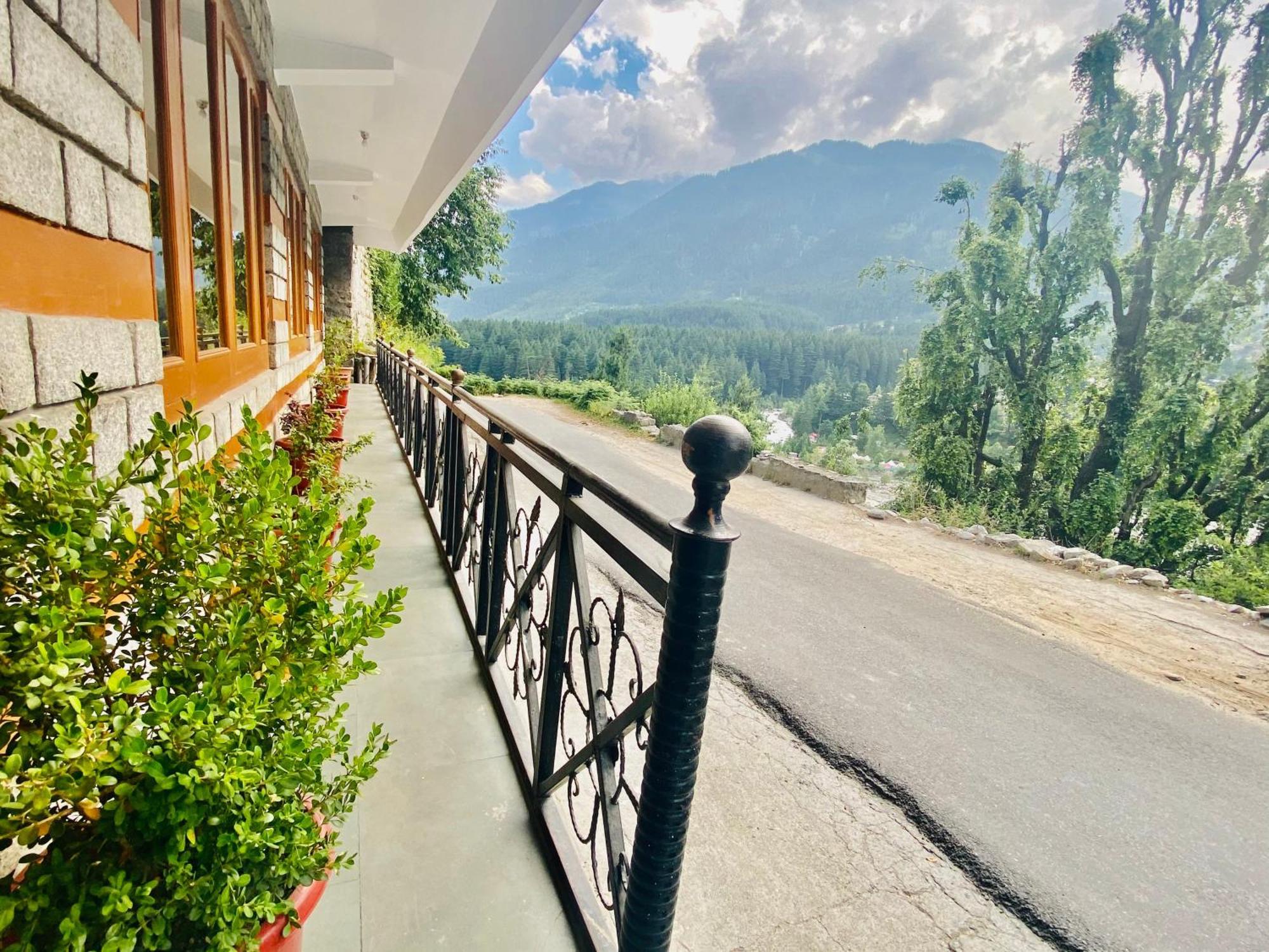 Snow Clad Riverview Hotel & Resort, Manali Exterior photo