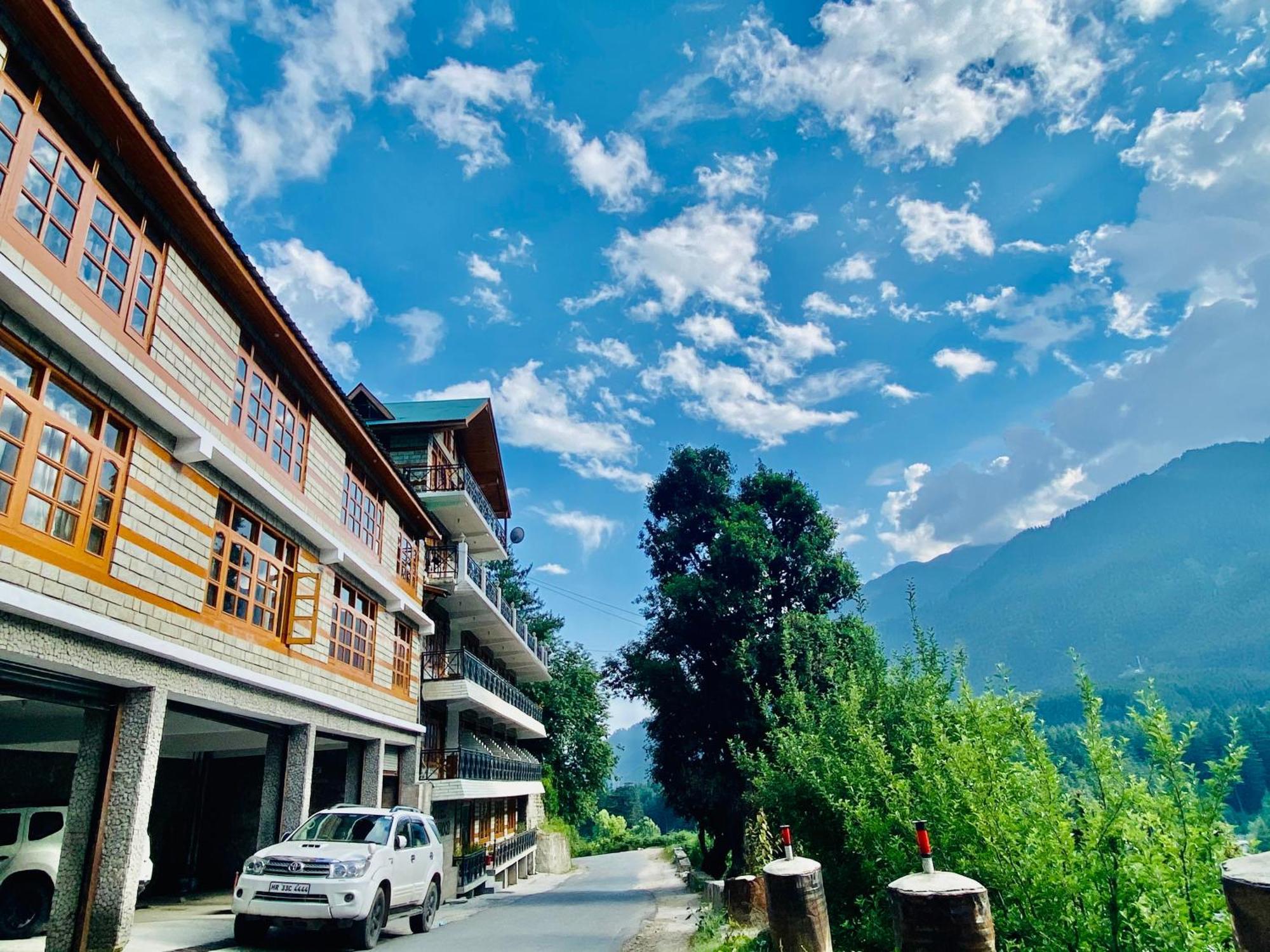 Snow Clad Riverview Hotel & Resort, Manali Exterior photo